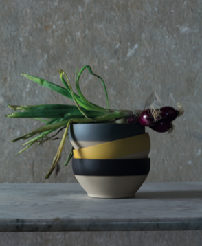 Vase Blumenvase im Korb mit Textilblüte grün weiß 14cm Mod.A 